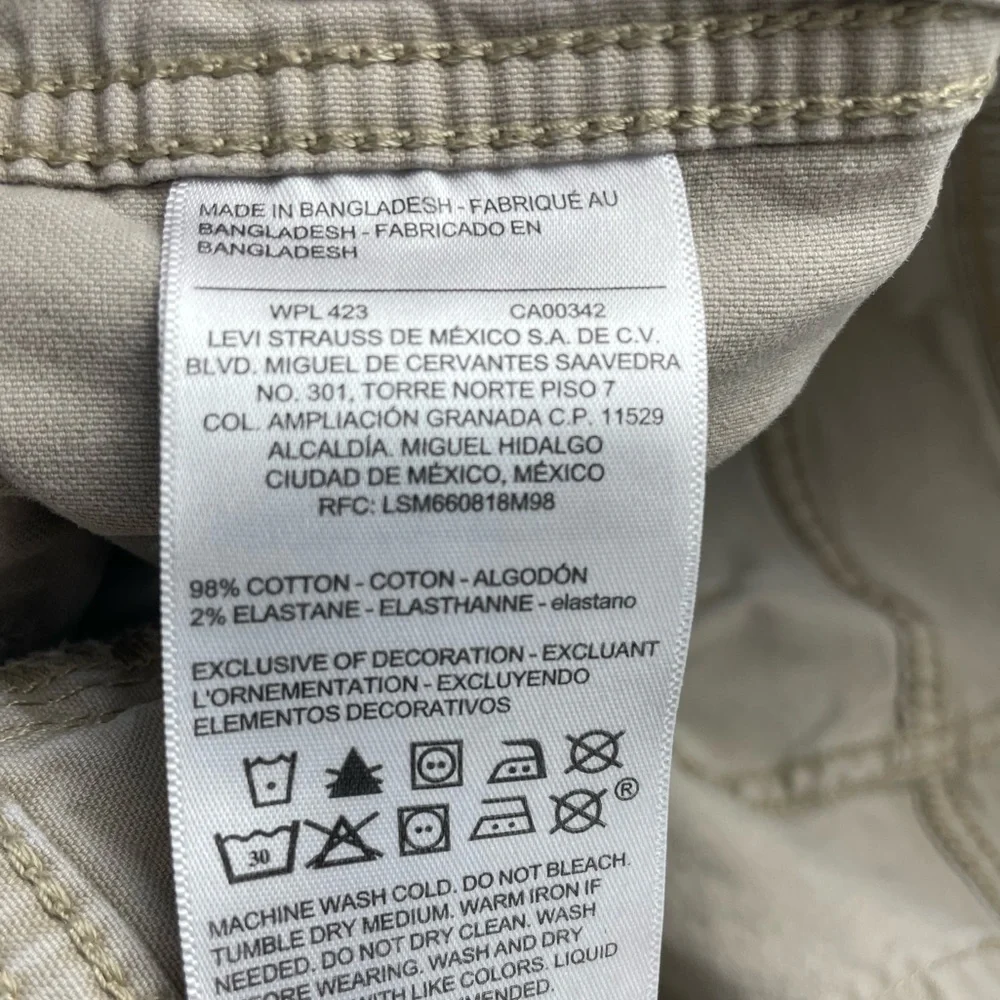 Signature by Levi Strauss Men's Relaxed Khaki Jeans 36